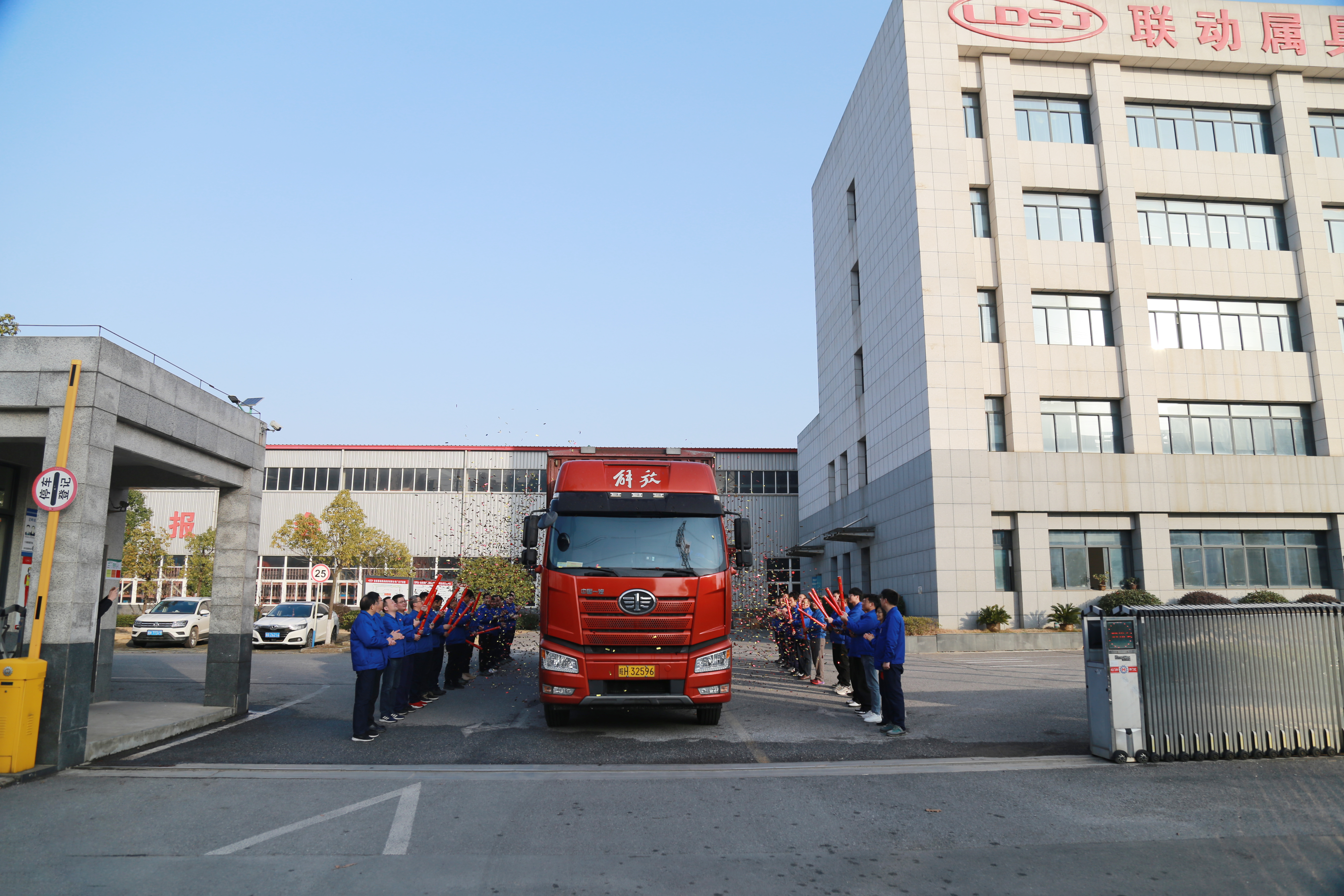 2.2025年農(nóng)歷新年首發(fā)車(chē).JPG
